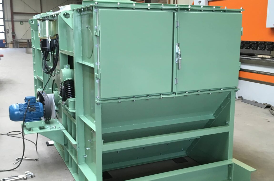 Circular vibratory screening machine V 12-30 I L Dust protection