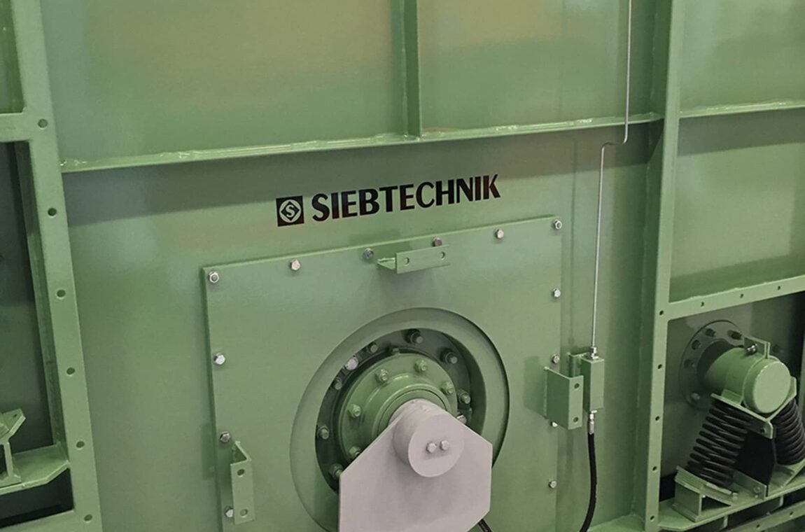 Circular vibratory screening machine V 12-30 I L Dust protection