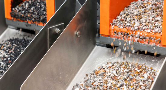 semi-mobile pulsator jig. Close up on gravel